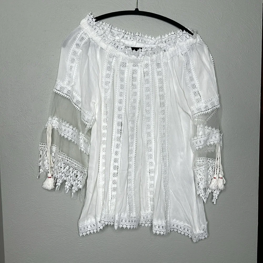 POL white BoHo lace floral off shoulder ruffle top. Size S - Picture 3 of 9
